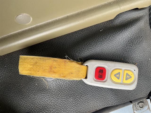 ハイゼットカーゴ 　軽バン　ＡＴ　両側スライドドア　電動格納ミラー　アルミホイール　エアコン　パワーウィンドウ　ＣＤ（25枚目）
