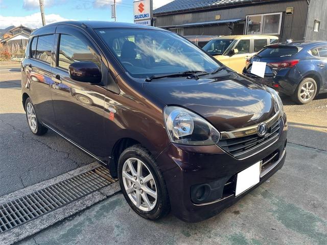 ミライース Ｘ　３５ｔｈアニバーサリーゴールドエディション　ＳＡ　衝突被害軽減システム　キーレスエントリー　アイドリングストップ　電動格納ミラー　ＣＶＴ　盗難防止システム　ＡＢＳ　ＥＳＣ　ＣＤ　ミュージックプレイヤー接続可　アルミホイール　衝突安全ボディ　エアコン（3枚目）