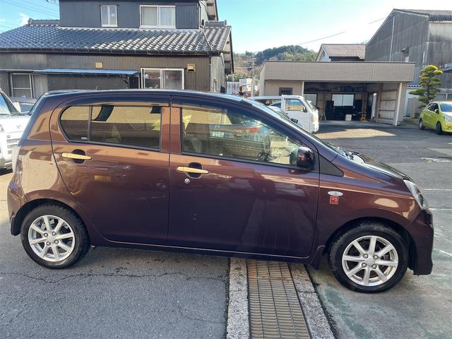 ミライース Ｘ　３５ｔｈアニバーサリーゴールドエディション　ＳＡ　衝突被害軽減システム　キーレスエントリー　アイドリングストップ　電動格納ミラー　ＣＶＴ　盗難防止システム　ＡＢＳ　ＥＳＣ　ＣＤ　ミュージックプレイヤー接続可　アルミホイール　衝突安全ボディ　エアコン（4枚目）