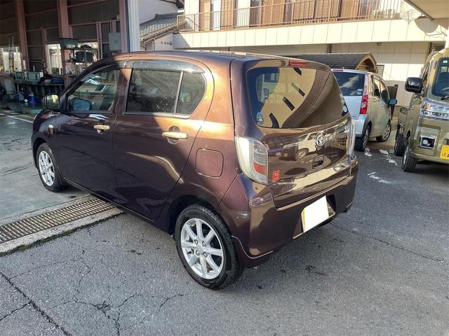 ミライース Ｘ　３５ｔｈアニバーサリーゴールドエディション　ＳＡ　衝突被害軽減システム　キーレスエントリー　アイドリングストップ　電動格納ミラー　ＣＶＴ　盗難防止システム　ＡＢＳ　ＥＳＣ　ＣＤ　ミュージックプレイヤー接続可　アルミホイール　衝突安全ボディ　エアコン（7枚目）