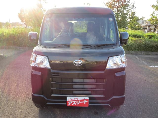 ハイゼットカーゴ クルーズ　軽キャンピングカー　車中泊　フルフラットベッド　ＬＥＤ間接照明　外部電源　コンセント　ソケット　安全ブレーカー　テーブル　カーテンレール　４人乗車　衝突被害軽減ブレーキ　スマートキー　届出済未使用車（15枚目）