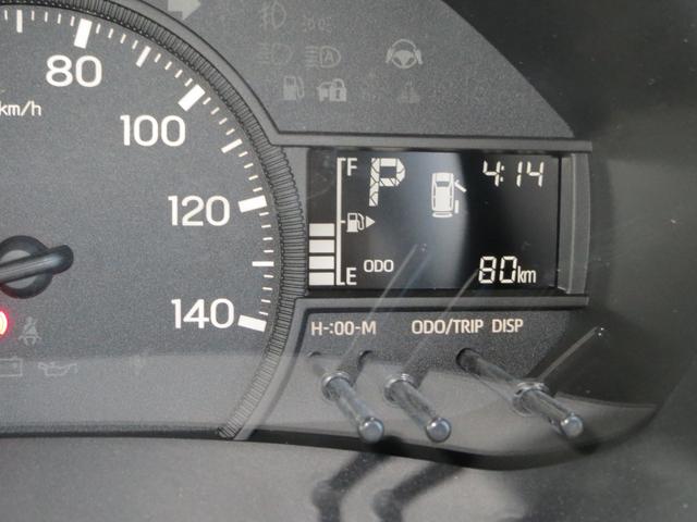 ハイゼットカーゴ クルーズ　軽キャンピングカー　車中泊　フルフラットベッド　ＬＥＤ間接照明　外部電源　コンセント　ソケット　安全ブレーカー　テーブル　カーテンレール　４人乗車　衝突被害軽減ブレーキ　スマートキー　届出済未使用車（20枚目）