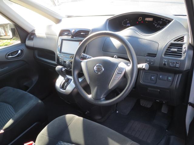 セレナ ２０Ｘ　４ＷＤ　ナビＴＶ　バックカメラ　片側電動スライドドア　スマートキー　衝突軽減ブレーキ　８人乗り（10枚目）