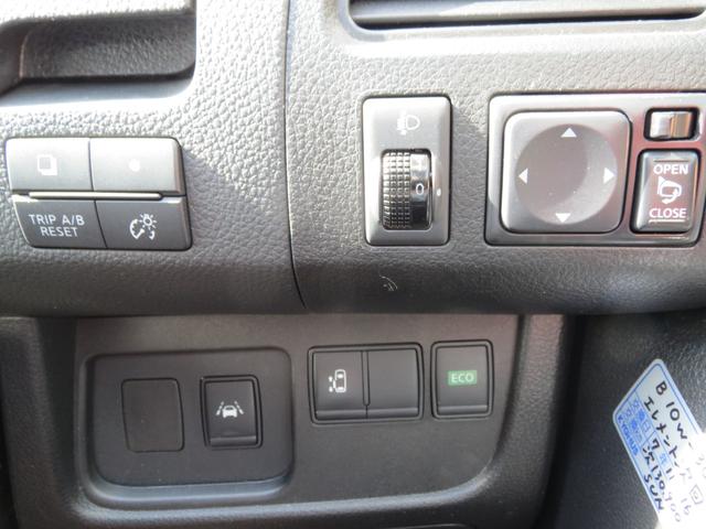 セレナ ２０Ｘ　４ＷＤ　ナビＴＶ　バックカメラ　片側電動スライドドア　スマートキー　衝突軽減ブレーキ　８人乗り（18枚目）