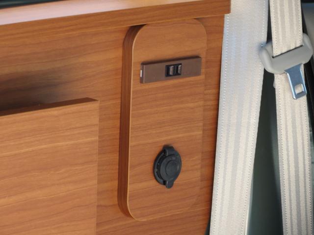 エブリイ Ｊリミテッド　軽キャンパー　車中泊　フルフラットベッド　外部電源　コンセント　ソケット　ロングテーブル　跳ね上げ式テーブル　ベッド下収納　　ターボ　ハイルーフ　４人乗車　両側電動スライドドア　スマートキー（6枚目）