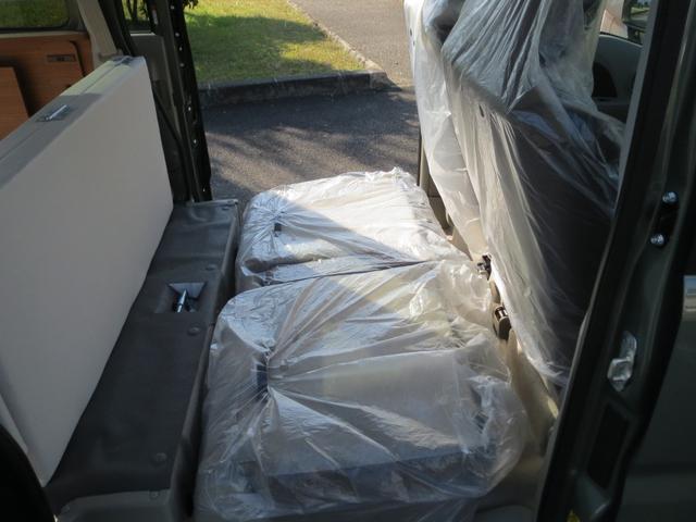 エブリイ Ｊリミテッド　軽キャンパー　車中泊　フルフラットベッド　外部電源　コンセント　ソケット　ロングテーブル　跳ね上げ式テーブル　ベッド下収納　　ターボ　ハイルーフ　４人乗車　両側電動スライドドア　スマートキー（9枚目）