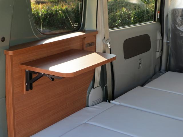 エブリイ Ｊリミテッド　軽キャンパー　車中泊　フルフラットベッド　外部電源　コンセント　ソケット　ロングテーブル　跳ね上げ式テーブル　ベッド下収納　　ターボ　ハイルーフ　４人乗車　両側電動スライドドア　スマートキー（13枚目）