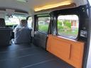 クルーズ　軽キャンピングカー　車中泊　フルフラットベッド　ＬＥＤ間接照明　外部電源　コンセント　ソケット　安全ブレーカー　テーブル　カーテンレール　４人乗車　衝突被害軽減ブレーキ　スマートキー　届出済未使用車（29枚目）