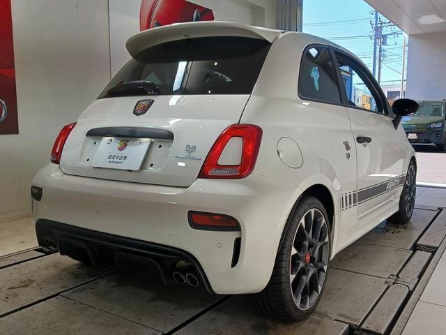 アバルト595 コンペティツィオーネ /1400ccターボ/5速シーケンシャルAT/認定中古車保証1年/ETC/アップルカープレイ・アンドロイドオート(7枚目)