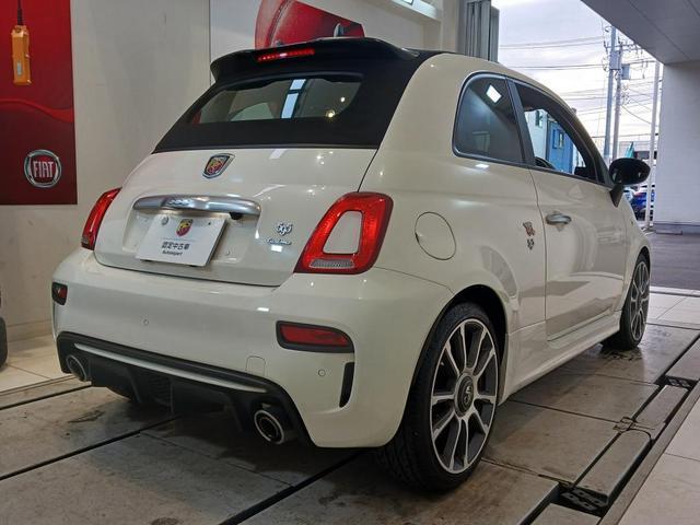 アバルト595C ツーリズモ /1400ccターボ/5速シーケンシャルAT/認定中古車保証1年/ナビ/バックカメラ/ETC/社外ドラレコ(5枚目)