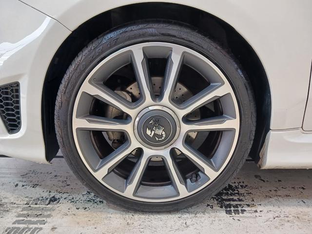 アバルト595C ツーリズモ /1400ccターボ/5速シーケンシャルAT/認定中古車保証1年/ナビ/バックカメラ/ETC/社外ドラレコ(27枚目)