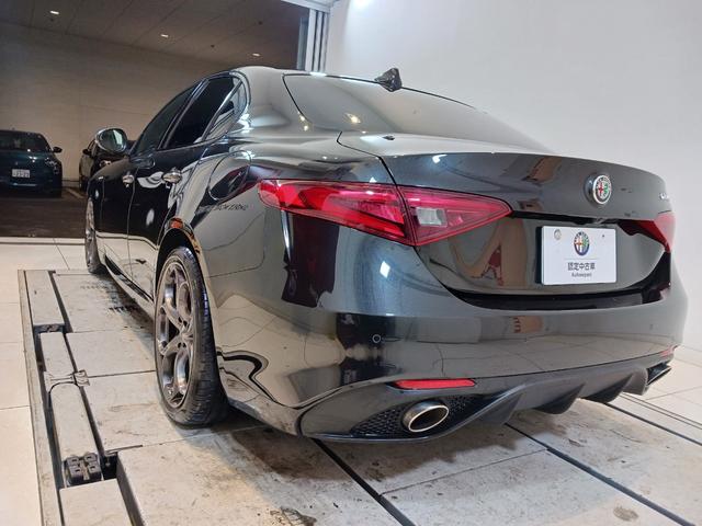 ジュリア ヴェローチェ　／２０００ｃｃターボ／認定中古車保証１年／１９インチアルミホイール／ナビ／バックカメラ／アップルカープレイ（6枚目）