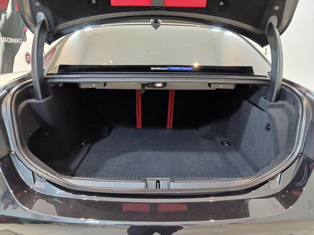 ジュリア ヴェローチェ　／２０００ｃｃターボ／認定中古車保証１年／１９インチアルミホイール／ナビ／バックカメラ／アップルカープレイ（12枚目）