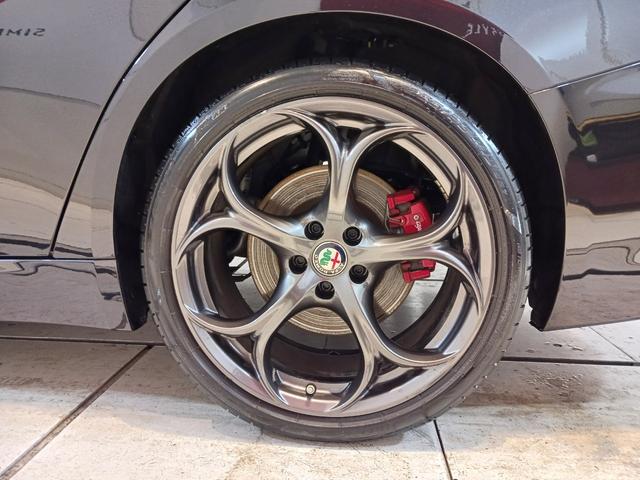 ジュリア ヴェローチェ　／２０００ｃｃターボ／認定中古車保証１年／１９インチアルミホイール／ナビ／バックカメラ／アップルカープレイ（32枚目）