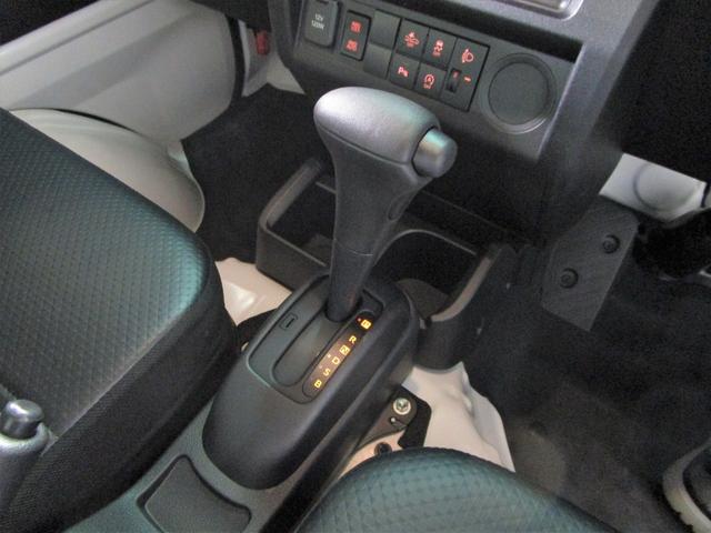 スタンダード 届出済未使用車 4WD CVT 純AM/FMラジオ オートライト スマートアシスト ガードフレーム 荷台ステップ WSRS EBD付ABS VSC&TRC LEDリアコンビランプ アクセサリーソケット(9枚目)
