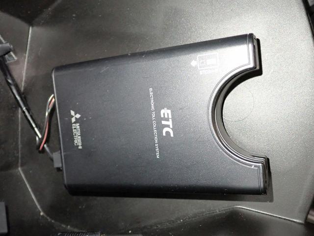プリウス Ｓ　社外ナビ　ＢＴ接続可能　バックカメラ　ＥＴＣ　トヨタセーフティセンス　レーダークルーズＣ　ＬＥＤオートライト　インテリキー　プッシュスタート　Ａストップ　純正１５インチアルミ（9枚目）