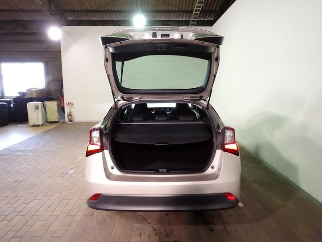 プリウス Ｓ　社外ナビ　ＢＴ接続可能　バックカメラ　ＥＴＣ　トヨタセーフティセンス　レーダークルーズＣ　ＬＥＤオートライト　インテリキー　プッシュスタート　Ａストップ　純正１５インチアルミ（25枚目）