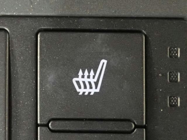 ＩＳ ＩＳ３００ｈ　Ｆスポーツ　純正フルセグＳＤナビ　Ｂカメラ　ＬＥＤオートヘッドライト　ＥＴＣ　赤レザーシート　パーキングセンサー　レクサスセーフティセンス　ＢＳＭ　クルーズコントロール　カードキー　シートエアコン　純正ＡＷ（9枚目）