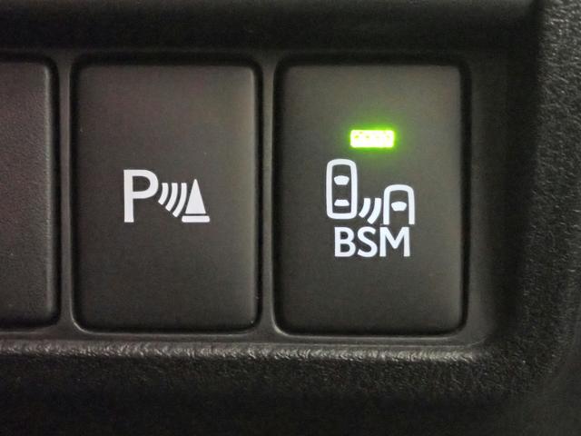 ＩＳ ＩＳ３００ｈ　Ｆスポーツ　純正フルセグＳＤナビ　Ｂカメラ　ＬＥＤオートヘッドライト　ＥＴＣ　赤レザーシート　パーキングセンサー　レクサスセーフティセンス　ＢＳＭ　クルーズコントロール　カードキー　シートエアコン　純正ＡＷ（14枚目）