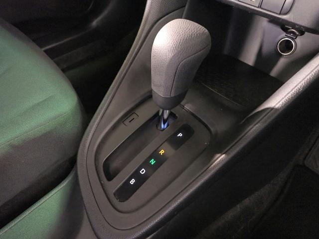 ヤリス ハイブリッドX 純正SDナビ Bカメラ トヨタセーフティセンス オートヘッドライト オートハイビーム ETC キーレス パーキングセンサー クルーズコントロール ブルートゥース対応 CVT ABS スペアーキー(17枚目)