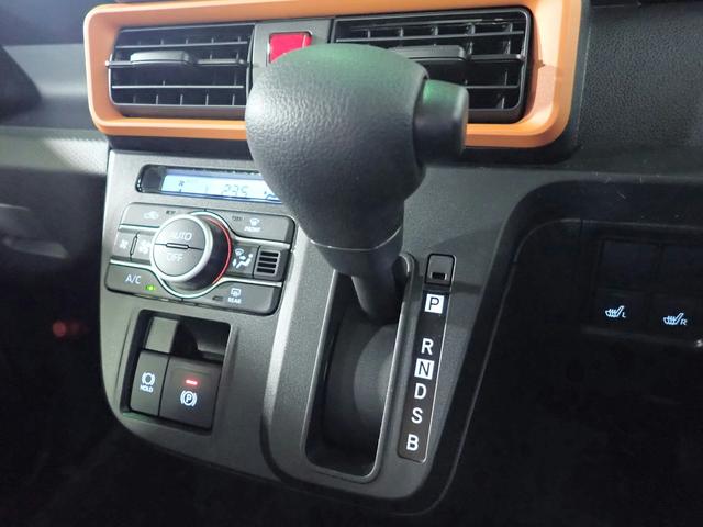 タント ファンクロス オーディオレス 両側電動スライドドア LEDオートヘッドライト シートヒーター パーキングセンサー オートハイビーム スマートアシスト 純正アルミホイール アップグレードパック アイドリングストップ(17枚目)