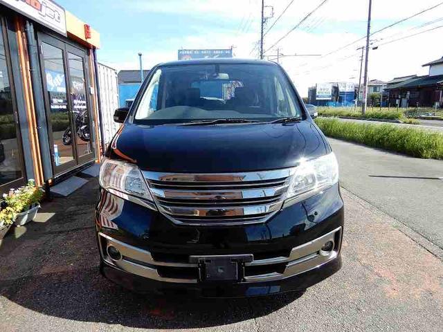 セレナ ライダー　ブラックライン　Ｓ－ハイブリッド　禁煙車　スマートキー　プッシュスタート　アイドリングストップ　両側パワースライドドア　８インチＨＤＤナビ　フルセグ　ＣＤ　ＤＶＤ　Ｂｌｕｅｔｏｏｔｈ　バックカメラ　フリップダウンモニター　ＥＴＣ（4枚目）