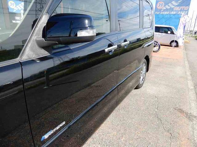 セレナ ライダー　ブラックライン　Ｓ－ハイブリッド　禁煙車　スマートキー　プッシュスタート　アイドリングストップ　両側パワースライドドア　８インチＨＤＤナビ　フルセグ　ＣＤ　ＤＶＤ　Ｂｌｕｅｔｏｏｔｈ　バックカメラ　フリップダウンモニター　ＥＴＣ（13枚目）