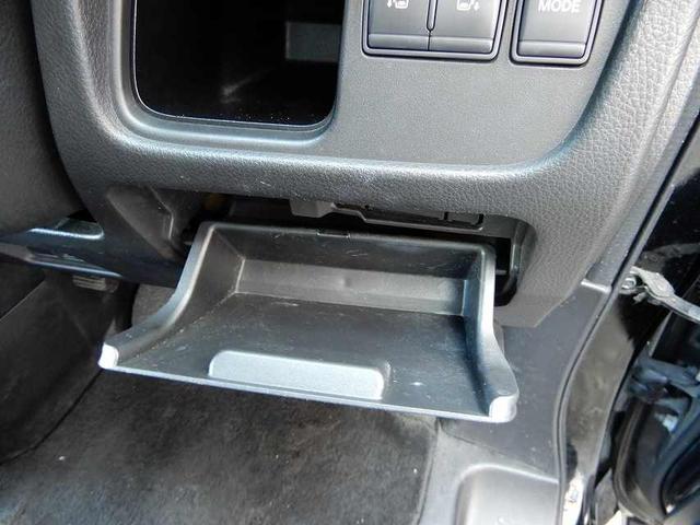 セレナ ライダー　ブラックライン　Ｓ－ハイブリッド　禁煙車　スマートキー　プッシュスタート　アイドリングストップ　両側パワースライドドア　８インチＨＤＤナビ　フルセグ　ＣＤ　ＤＶＤ　Ｂｌｕｅｔｏｏｔｈ　バックカメラ　フリップダウンモニター　ＥＴＣ（45枚目）