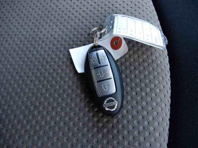 セレナ ライダー　ブラックライン　Ｓ－ハイブリッド　禁煙車　スマートキー　プッシュスタート　アイドリングストップ　両側パワースライドドア　８インチＨＤＤナビ　フルセグ　ＣＤ　ＤＶＤ　Ｂｌｕｅｔｏｏｔｈ　バックカメラ　フリップダウンモニター　ＥＴＣ（80枚目）