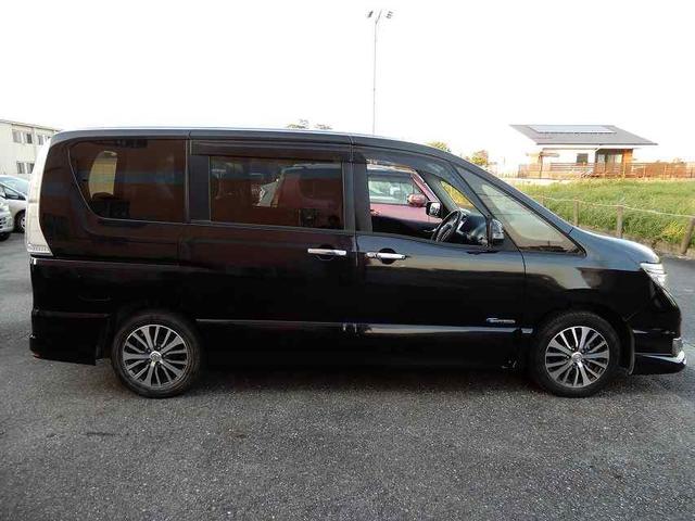 セレナ ハイウェイスターＳ－ＨＶアドバンスドセーフティパック　禁煙車　スマートキー　プッシュスタート　アイドリングストップ　両側パワースライドドア　アラウンドビューモニター　フリップダウンモニター　ＨＤＤナビ　フルセグ　ＣＤ　ＤＶＤ　ＥＴＣ（6枚目）