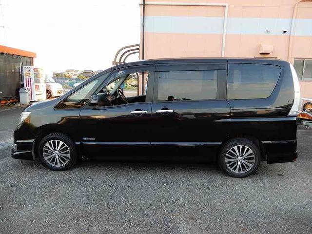 セレナ ハイウェイスターＳ－ＨＶアドバンスドセーフティパック　禁煙車　スマートキー　プッシュスタート　アイドリングストップ　両側パワースライドドア　アラウンドビューモニター　フリップダウンモニター　ＨＤＤナビ　フルセグ　ＣＤ　ＤＶＤ　ＥＴＣ（7枚目）