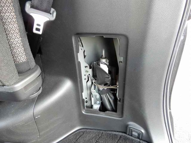 セレナ ハイウェイスターＳ－ＨＶアドバンスドセーフティパック　禁煙車　スマートキー　プッシュスタート　アイドリングストップ　両側パワースライドドア　アラウンドビューモニター　フリップダウンモニター　ＨＤＤナビ　フルセグ　ＣＤ　ＤＶＤ　ＥＴＣ（66枚目）