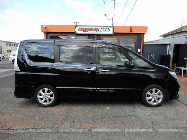 セレナ ハイウェイスター　Ｖセレクション　禁煙車　スマートキー２個　プッシュスタート　両側パワースライドドア　ＨＤＤナビ　フルセグ　ＣＤ　ＤＶＤ　Ｂｌｕｅｔｏｏｔｈ　バックカメラ　フリップダウンモニター　ＥＴＣ（6枚目）