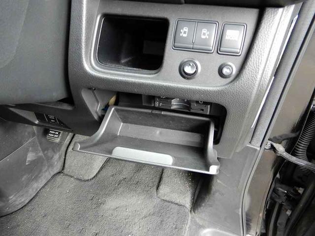 セレナ ハイウェイスター　Ｖセレクション　禁煙車　スマートキー２個　プッシュスタート　両側パワースライドドア　ＨＤＤナビ　フルセグ　ＣＤ　ＤＶＤ　Ｂｌｕｅｔｏｏｔｈ　バックカメラ　フリップダウンモニター　ＥＴＣ（47枚目）