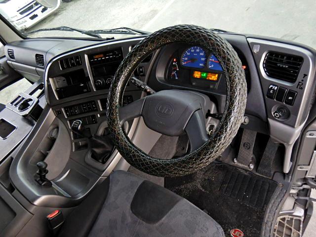 ｕｄトラックス クオン 土砂禁ダンプ ステンレス 前２軸 １５立米 ｅｔｃ １０ｔ 大型 ７ｍｔの中古車 車体価格450万円 2012 平成24 年式 走行78 3万キロ 車体色グレーｉｉ 愛知県豊田市堤町宝２６ ２ トラック市 愛知豊田店の在庫 グーネット中古車
