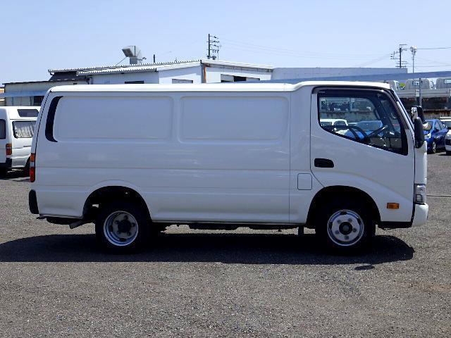 ダイナルートバン 　２トン　ルートバン　ジャストロー　絶版車　荷室床スチールデッキ　プリクラッシュセーフティ　レーンディパーチャーアラート　アイドリングストップ　可倒式フロアＡＴ　３人乗　保証書　２０００ｋｇ（5枚目）