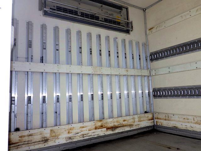 　２．６トン　冷蔵冷凍車　－３０℃設定　格納パワーゲート　サイドドア　ラッシング２段　床板システムフロア　坂道発進補助装置　アルミホイール　バックカメラ　ＥＴＣ　キーレス　ベッド　２６００ｋｇ　６ＭＴ(36枚目)
