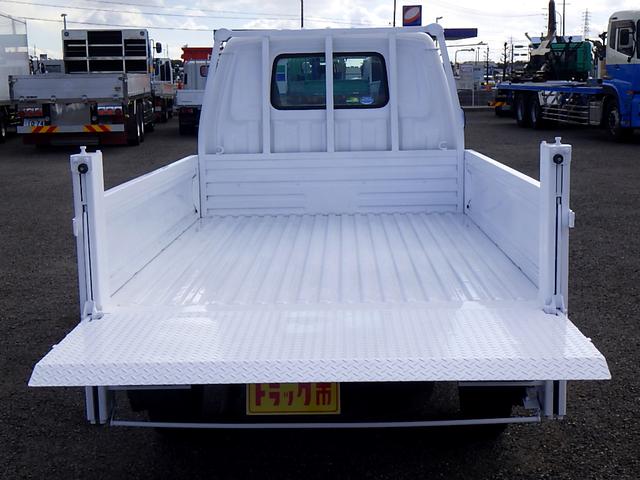 ボンゴトラック 　１．１トン　平ボディー　垂直パワーゲート　新明和　能力３００ｋｇ　床鉄板仕様　Ｗエアバック　ＳＤナビ　地デジワンセグＴＶ　ＥＴＣ　キーレス　保証書　１１００ｋｇ　２人乗　ＡＴ（27枚目）