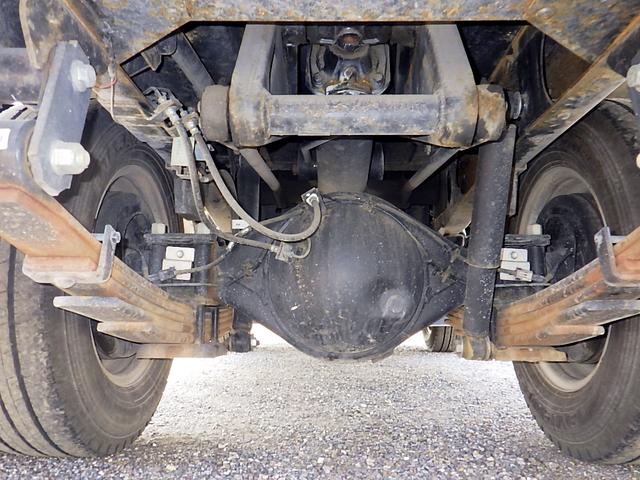 エルフトラック 　２トン　土砂ダンプ　全低床　新明和　リアピン　アルミ縞板アオリプロテクター　スムーサーＥＸ　Ｐレンジ付　メモリーナビ　フルセグＴＶ　ミラー型ドライブレコーダー　ＥＴＣ　キーレス　２０００ｋｇ　ＡＴ（20枚目）