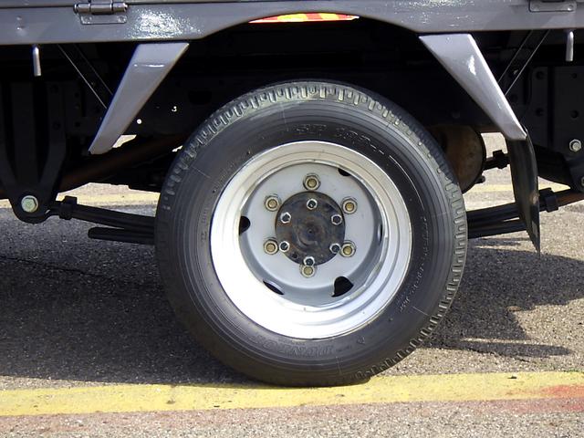アトラストラック 　１．２５トン　Ｗキャブ　平ボディー　スーパーロー　６人乗り　普通免許可　　リアＷタイヤ　荷台床鉄板　アオリステンレスカバー　荷台内側ラプターライナー　ドラレコ　ＥＴＣ　キーレス　１２５０ｋｇ　５ＭＴ（22枚目）