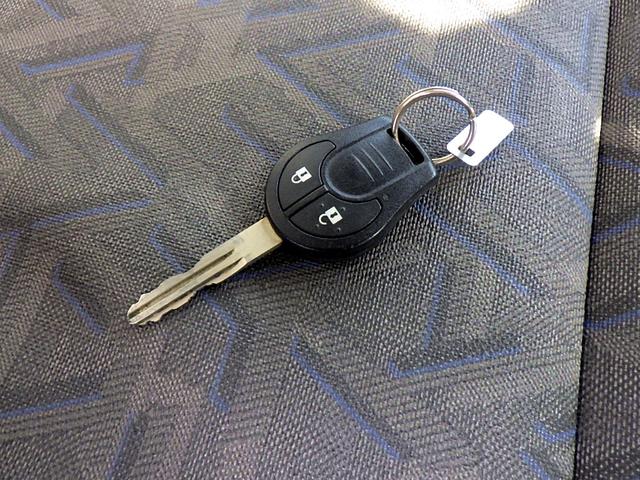 アトラストラック 　１．２５トン　Ｗキャブ　平ボディー　スーパーロー　６人乗り　普通免許可　　リアＷタイヤ　荷台床鉄板　アオリステンレスカバー　荷台内側ラプターライナー　ドラレコ　ＥＴＣ　キーレス　１２５０ｋｇ　５ＭＴ（51枚目）