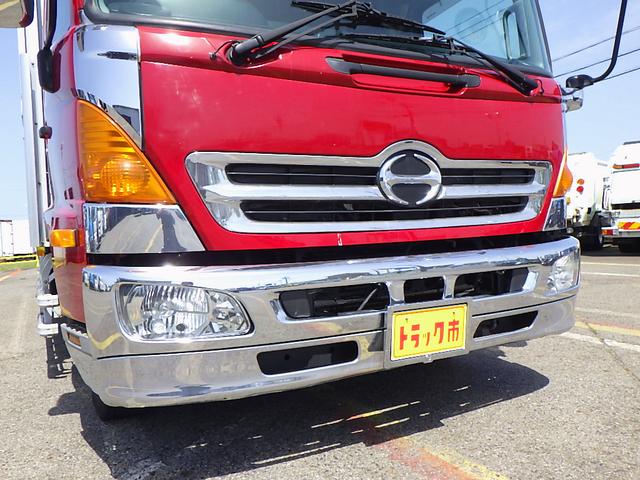 ヒノレンジャー 　２．８５トン　アルミウイング　６２０　ワイド　ベッド　リアエアサス　荷台床板　ラッシング２段　荷台引出しフック５対　あおり開閉補助装置　坂道補助　Ｂカメラ　メッキパーツ　２８５０ｋｇ　６ＭＴ（3枚目）