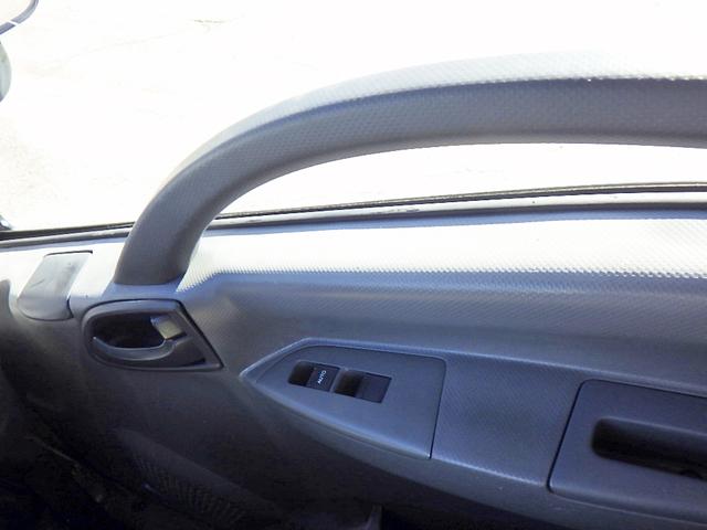 エルフトラック 3.5トン 平ボディー ワイドキャビン 荷台ワイドロング 床鉄板加工 鳥居縞板加工 あおり縞板加工 あおり開閉補助装置 坂道発進補助装置 ETC キーレス 保証書 3500kg 3人乗 6MT(25枚目)