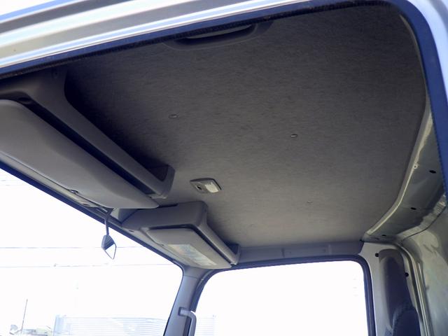 エルフトラック 3.5トン 平ボディー ワイドキャビン 荷台ワイドロング 床鉄板加工 鳥居縞板加工 あおり縞板加工 あおり開閉補助装置 坂道発進補助装置 ETC キーレス 保証書 3500kg 3人乗 6MT(28枚目)