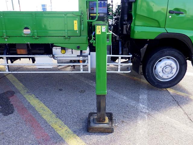 コンドル 　６．６トン　４段クレーン付き平ボディー　ラジコン　増トン　ワイド　ベッド付き　２．９３ｔ吊り　角足アウトリガー　フックイン　タダノ　２４４馬力　坂道発進補助装置　ＥＴＣ　６６００ｋｇ　６ＭＴ（13枚目）