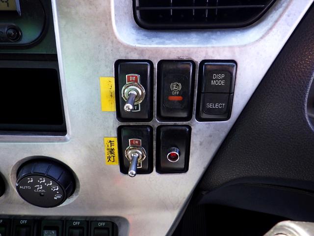 コンドル 　６．６トン　４段クレーン付き平ボディー　ラジコン　増トン　ワイド　ベッド付き　２．９３ｔ吊り　角足アウトリガー　フックイン　タダノ　２４４馬力　坂道発進補助装置　ＥＴＣ　６６００ｋｇ　６ＭＴ（22枚目）