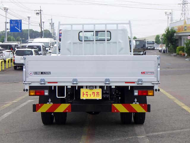 キャンター 　４．２５トン　平ボディ　アルミブロック　ワイド　超ロング　ハイルーフ　後期モデル　荷台床板張り　衝突軽減ブレーキ　車線逸脱警報　横滑り防止装置　ＡＳＲ　スマートキー　４２５０ｋｇ　５ＭＴ（6枚目）