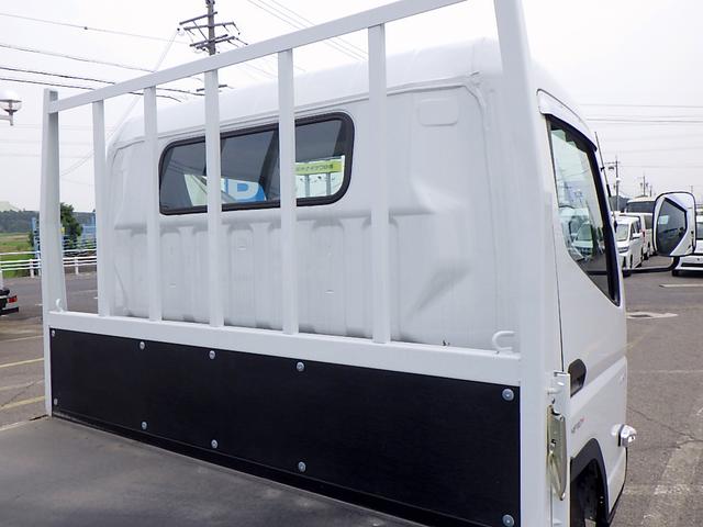 キャンター 　４．２５トン　平ボディ　アルミブロック　ワイド　超ロング　ハイルーフ　後期モデル　荷台床板張り　衝突軽減ブレーキ　車線逸脱警報　横滑り防止装置　ＡＳＲ　スマートキー　４２５０ｋｇ　５ＭＴ（9枚目）