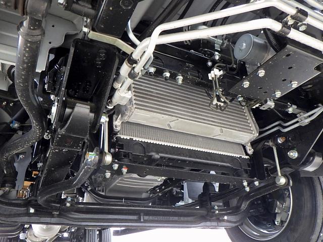 キャンター 　４．２５トン　平ボディ　アルミブロック　ワイド　超ロング　ハイルーフ　後期モデル　荷台床板張り　衝突軽減ブレーキ　車線逸脱警報　横滑り防止装置　ＡＳＲ　スマートキー　４２５０ｋｇ　５ＭＴ（27枚目）