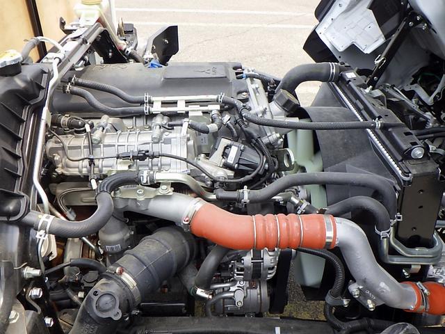 キャンター 　４．２５トン　平ボディ　アルミブロック　ワイド　超ロング　ハイルーフ　後期モデル　荷台床板張り　衝突軽減ブレーキ　車線逸脱警報　横滑り防止装置　ＡＳＲ　スマートキー　４２５０ｋｇ　５ＭＴ（31枚目）